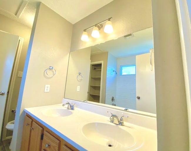 1703 Sylvia Ln