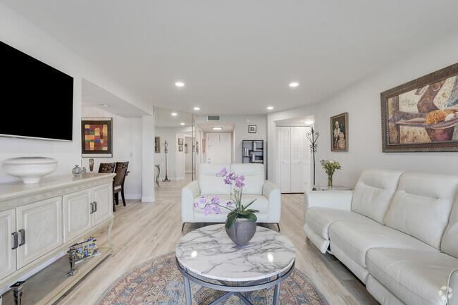 Building Photo - 3951 Via Poinciana Rental