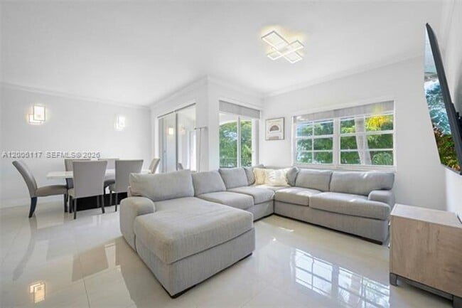 Building Photo - 3255 NE 184th St Unit 3255 NE 184th St # 12410