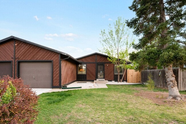 Building Photo - 4BD, 2BA Arvada Half-Duplex with 1-Car Garage and Back Yard