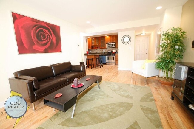 Photo - 6954 N Greenview Ave