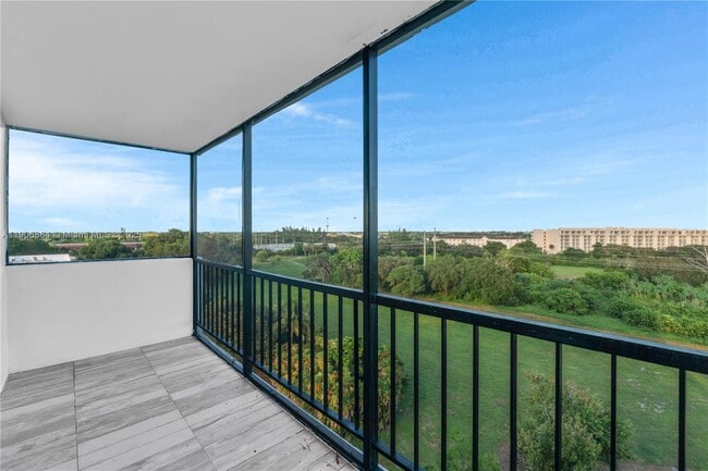 Building Photo - 4164 Inverrary Dr Unit 801