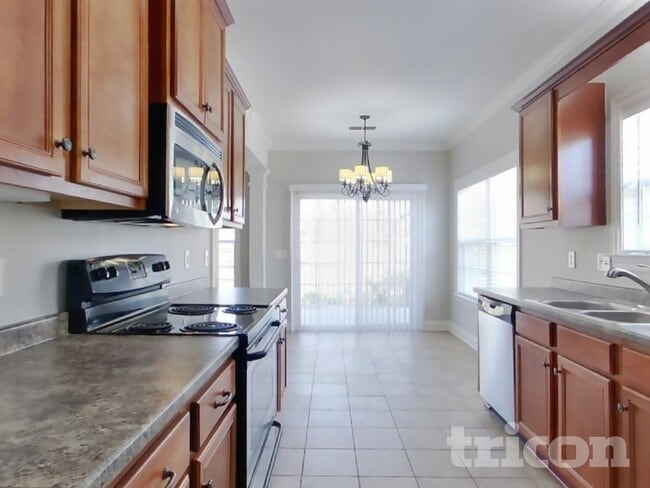 Photo - 1527 Dewsbury Dr