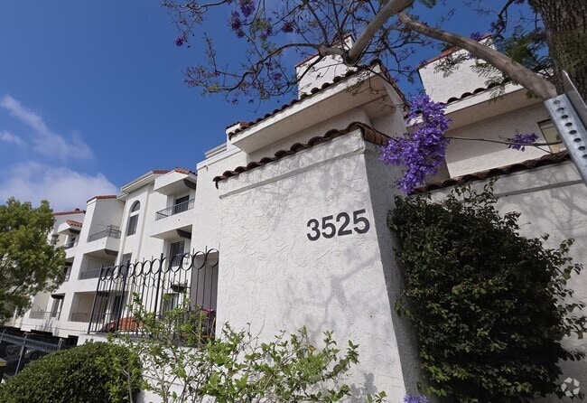 Building Photo - 3525 Lebon Dr Rental