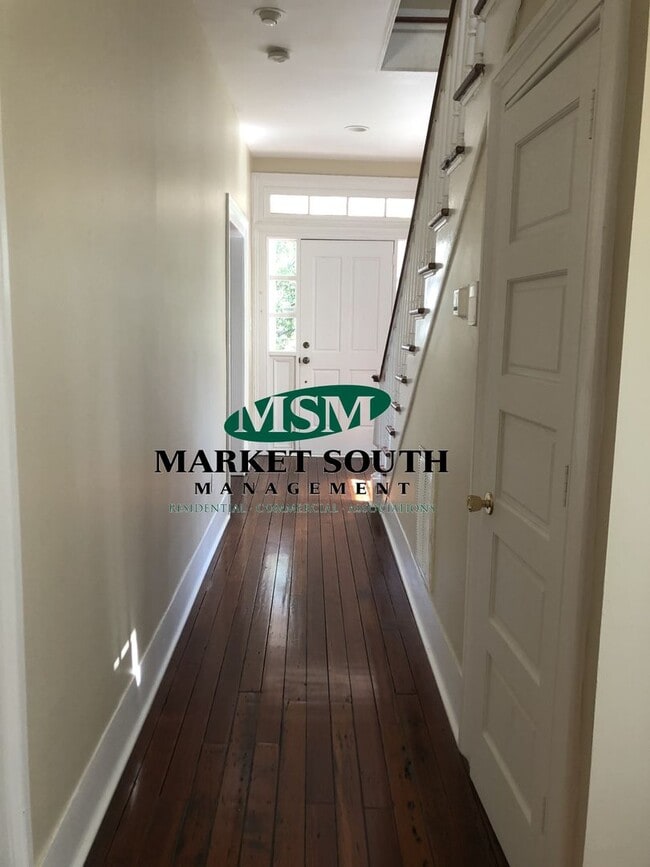 Building Photo - *REDUCED!!* Beautifully Renovated Victoria... Rental