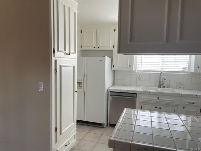 Photo - 23832 Calvert St