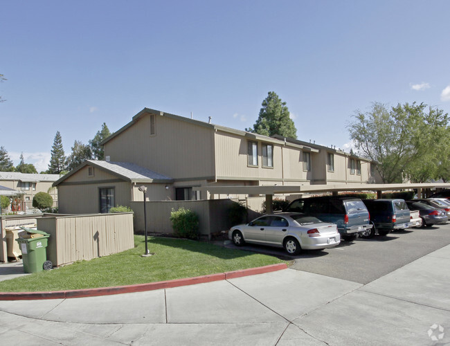 Almondwood Apartments - Almondwood Apartments