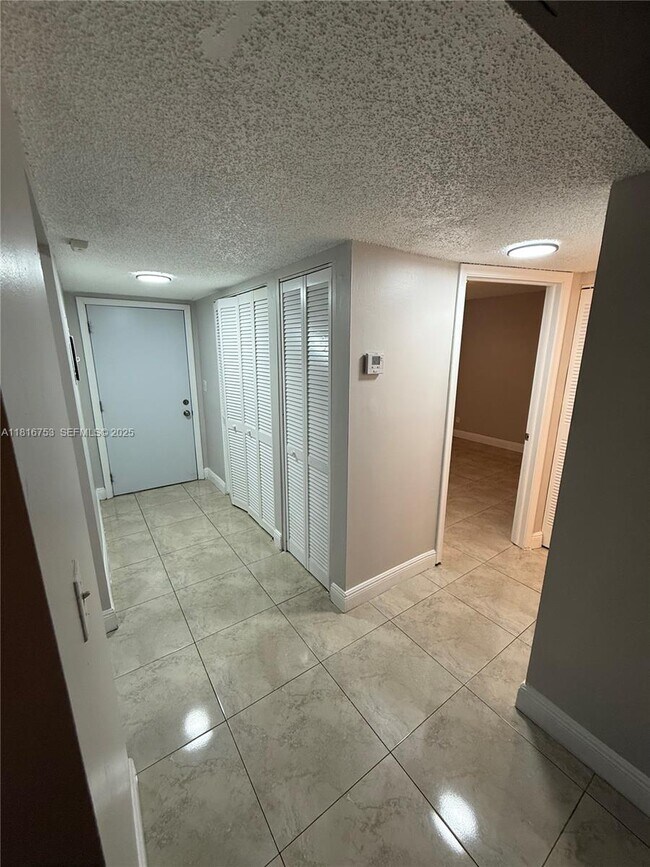 Photo - 4121 Stirling Rd Unit 402