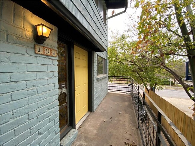 Building Photo - 2413 Leon St Unit 101 Rental