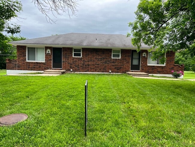 Building Photo - 2 Bedroom Duplex for Lease in Oak Grove | Offered by Midwest Property Resources