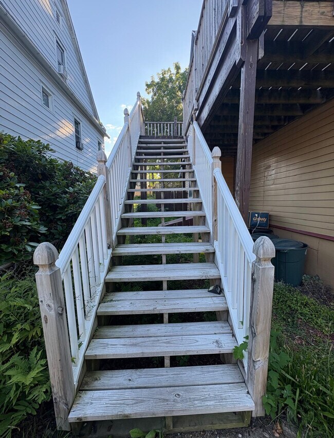 Escaleras al apartamento - 15 Minden Ave Unidad 2