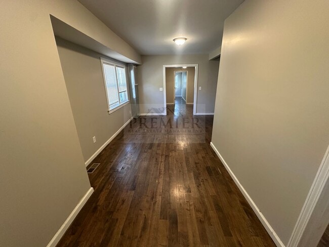 Photo - 3 bedroom / 1 bath home for rent -5519 Lyd...