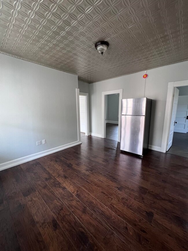 Building Photo - 118 Riddle St Unit 2 Rental