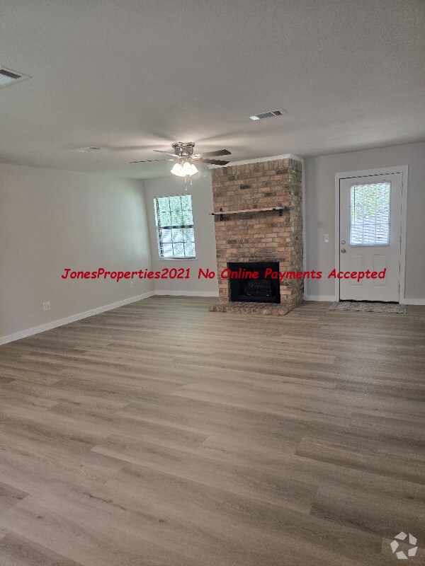 Building Photo - 1318 Crooked Creek Dr Rental
