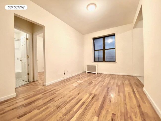 Photo - 351 St Nicholas Ave Apartamento