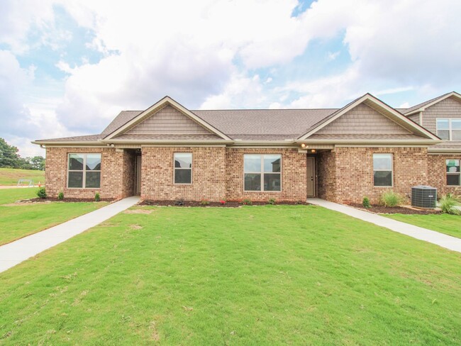 Building Photo - Lucas Ferry Town Homes! Cable, Internet &...
