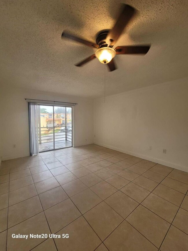 Building Photo - 4324 NW 9th Ave