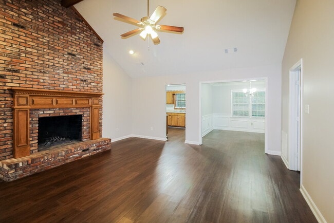 Photo - 1418 Hillside Pl SE