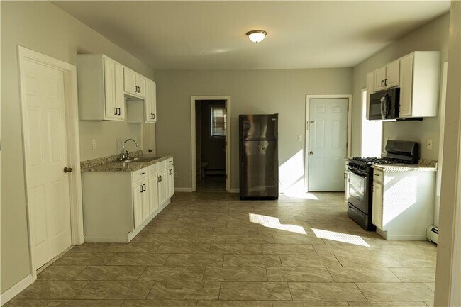 Photo - 287 Manton Ave Unit 1