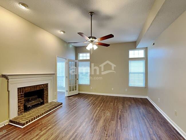 Photo - 4010 Logan Cir