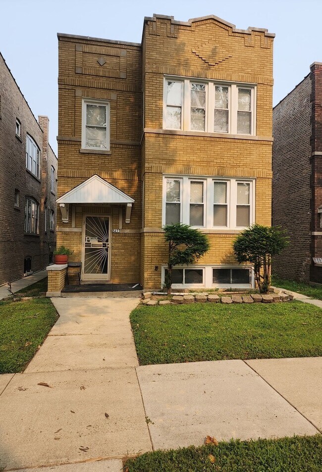 Building Photo - 8433 S Seeley Ave