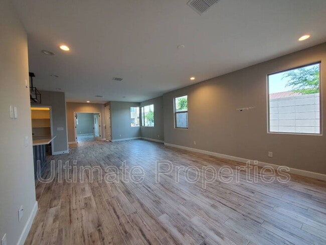 Photo - 835 N 110th Ave