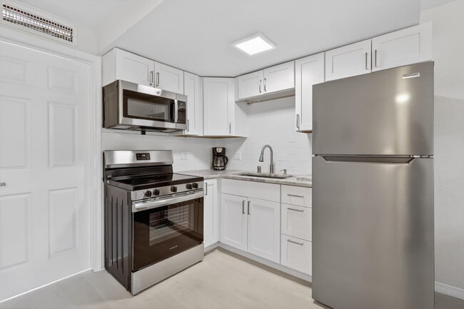 Photo - 2305 Tamarind Dr Unidad 9