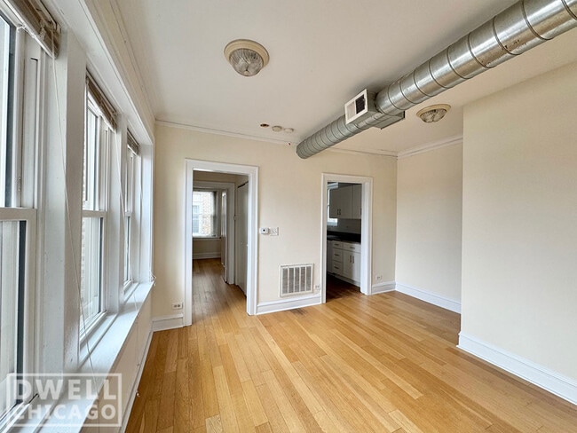 Building Photo - 3531 W Fullerton Ave Unit 3