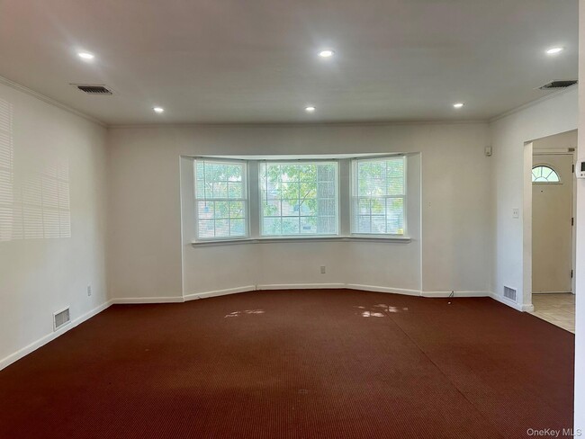 Photo - 87-89-89 191st St