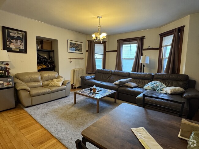Building Photo - 331 Faneuil St Rental