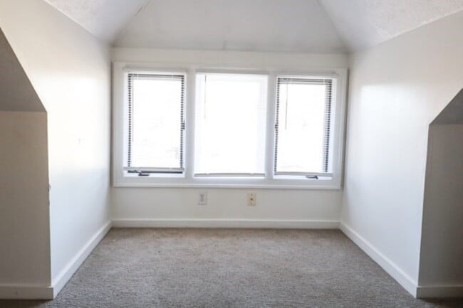 Building Photo - 4909 California St Unit #3