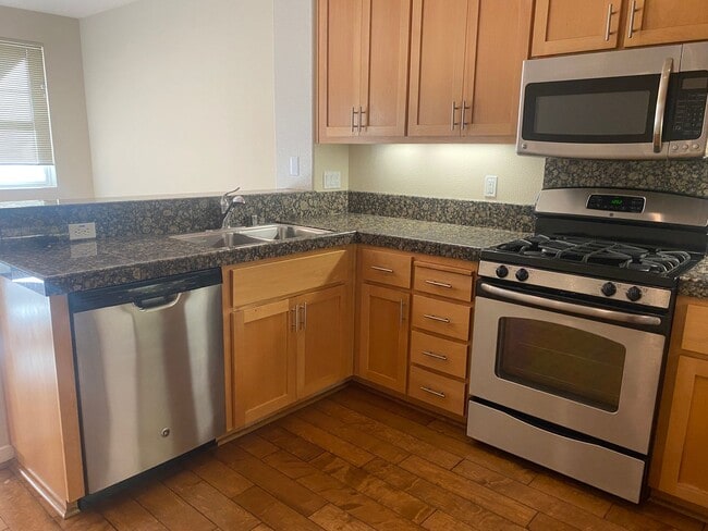 Photo - 3 BD/3.5 BA Townhouse in downtown Livermore Station, No Pets