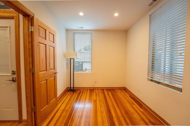 Photo - 3324 N Hoyne Ave Unit 1