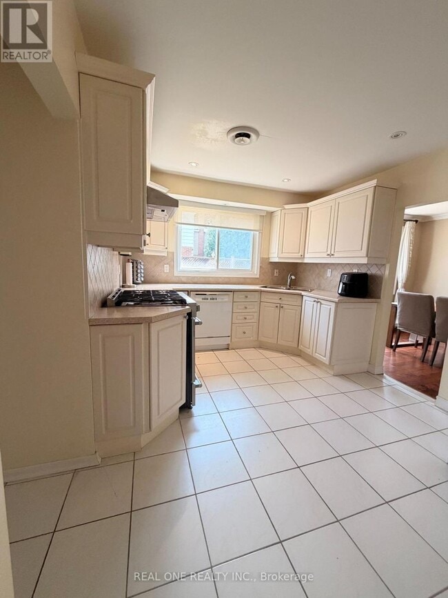 Photo - 2150 Herridge Dr