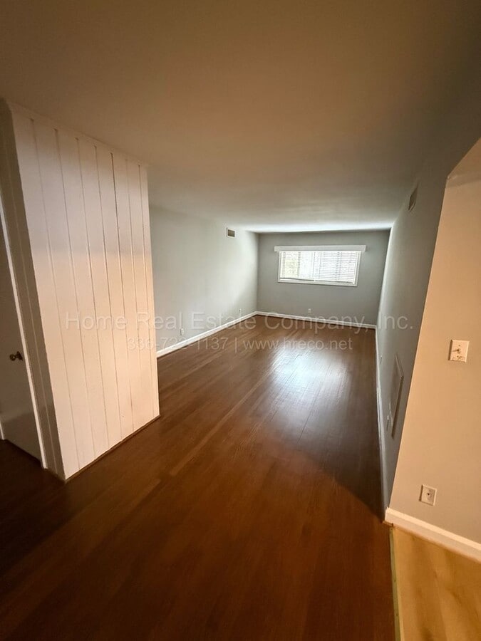 Photo - 2425 Queen St Unit 9