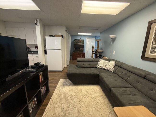 Photo - 384 Blue Mountain St Unit 2bd Down