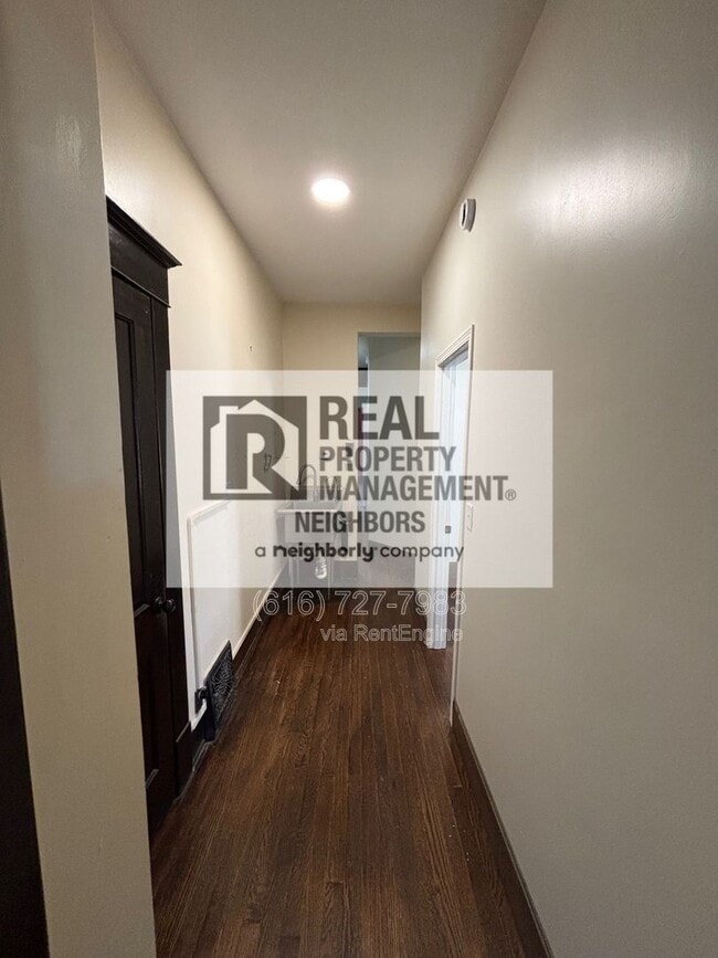 Photo - 216 Lafayette Ave NE Unit E