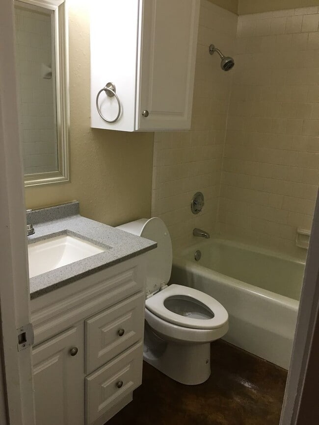 Photo - 2/1 with w/d