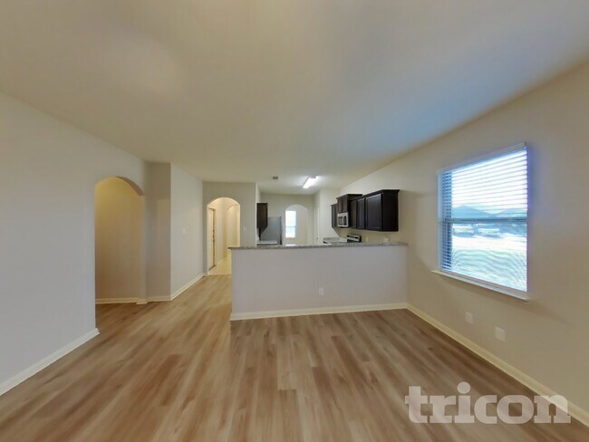 Photo - 185 Kennedy Dr