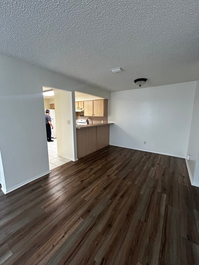 Dining /kitchen counter - 2365 E Geddes Ave Unit #F