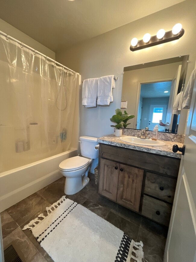 Building Photo - 456 E Center St Unit 4