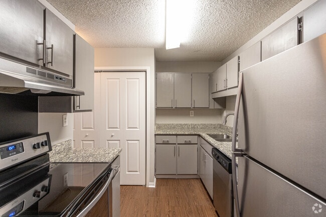 2BR, 2BA - 1,150SF
