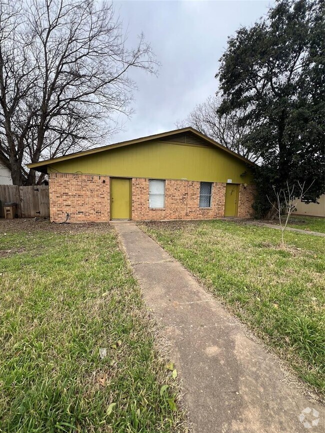 Building Photo - 1909 E Stassney Ln Rental