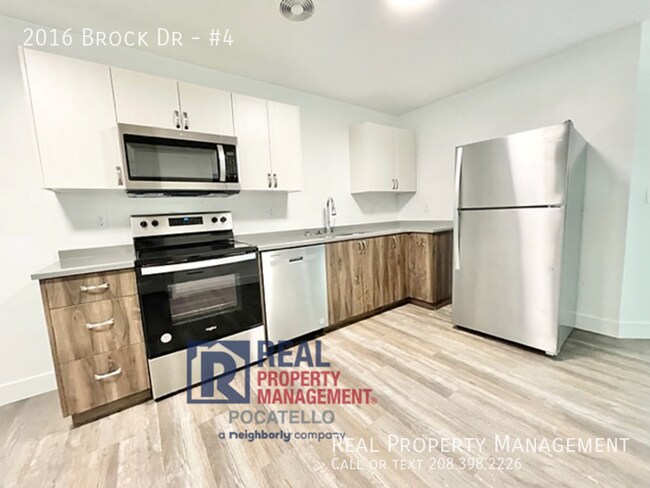 Photo - 3 Bedroom 1 Bath Apartment - PET'S ALLOWED Unit #4