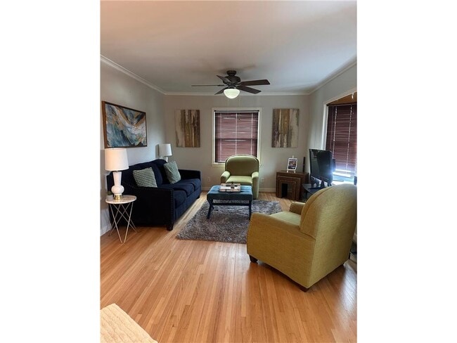 Photo - 629 E 67th St