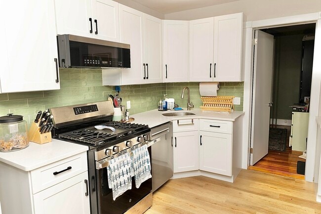 Building Photo - 44 Booraem Ave Unit Apt 1
