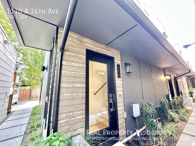 Building Photo - 1110A 34th Ave