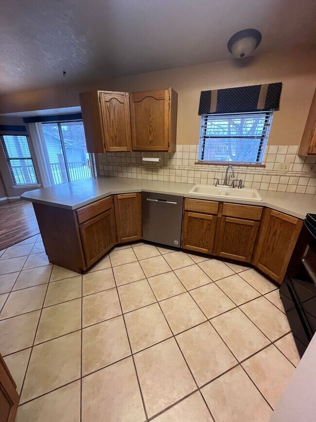 Photo - 3 Bedroom 3 Bathroom Highland area home.