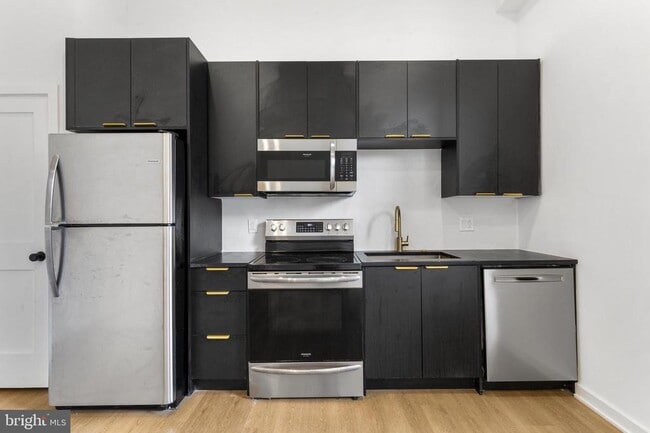 Building Photo - 1134 Pine St Unit 1