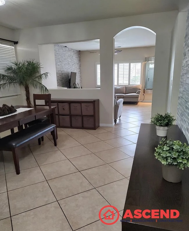 Photo - Spacious 5 Bed / 2 Bath Home Near Riverlakes Golf Course!